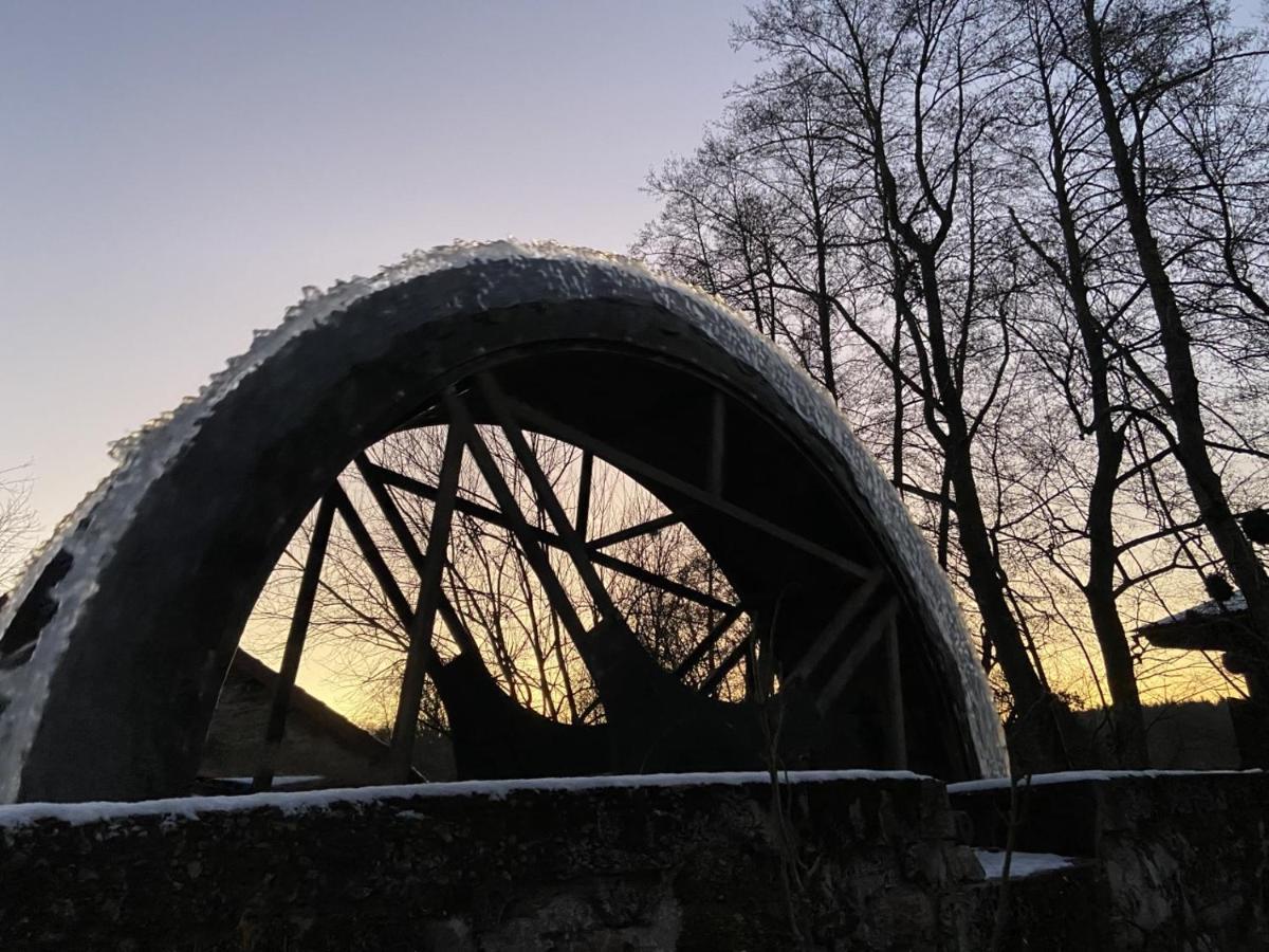Bed and Breakfast Le Moulin De Razou Brassy Esterno foto